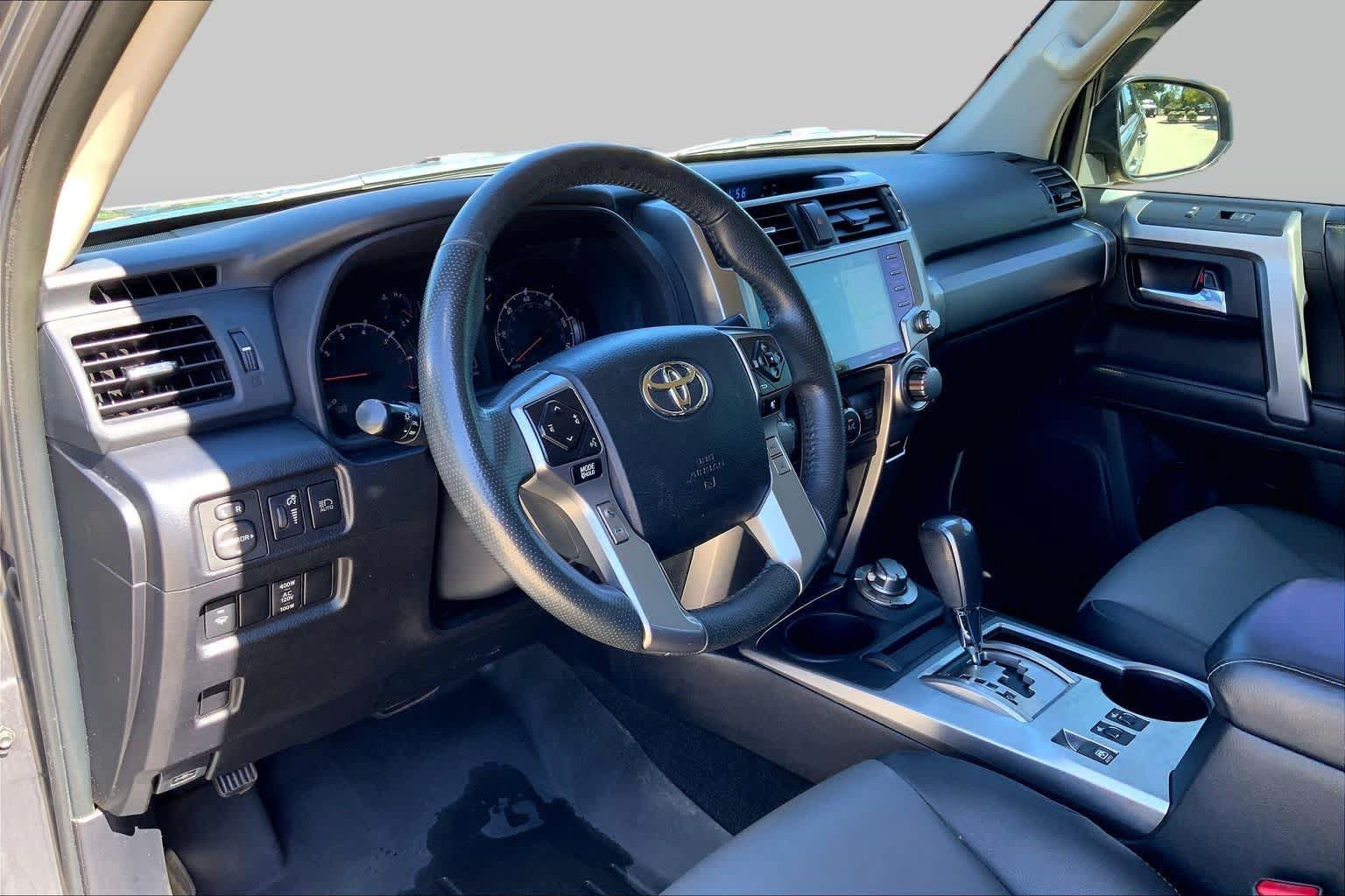Used 2021 Toyota 4Runner SR5 Premium w/ Moonroof Package AWD/4WD image 18