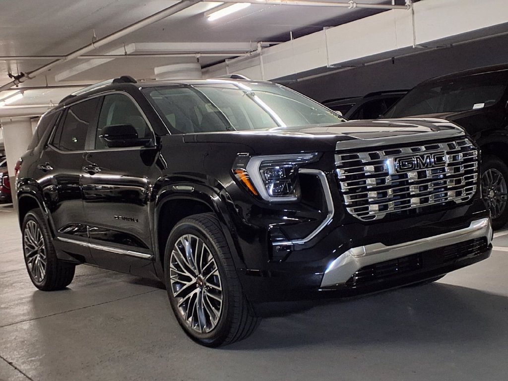 New 2026 GMC Terrain Denali w/ LPO, Black Badging Package AWD/4WD image 3
