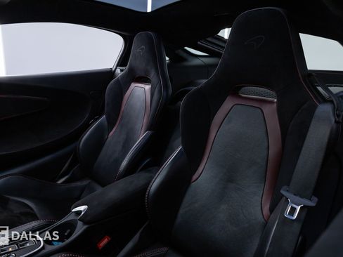 Used 2023 McLaren GT RWD image 3