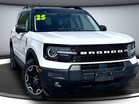 Used 2025 Ford Bronco Sport Outer Banks w/ Outer Banks Tech Package+ AWD/4WD image 3