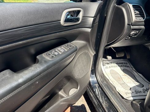 Used 2020 Jeep Grand Cherokee Altitude AWD/4WD image 16