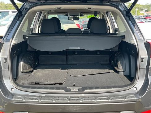 Used 2022 Subaru Forester Premium AWD/4WD image 25