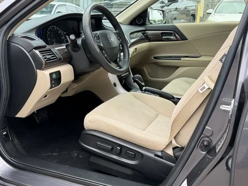 Used 2017 Honda Accord Hybrid Sedan image 14