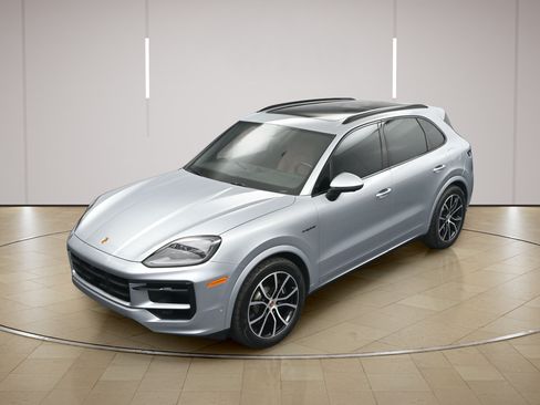 Certified 2025 Porsche Cayenne E-Hybrid AWD/4WD image 31