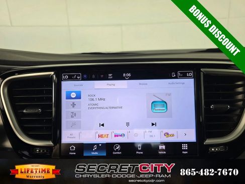 New 2026 Chrysler Voyager LX image 18