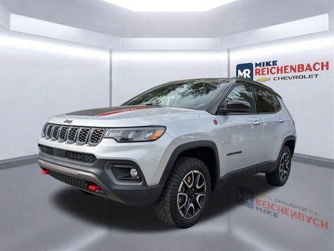 Used 2024 Jeep Compass Trailhawk image 8