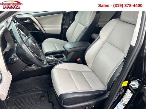 Used 2016 Toyota RAV4 Limited image 10