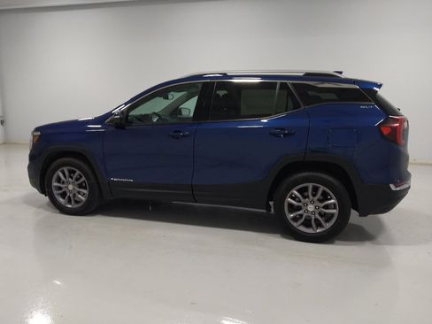 Used 2023 GMC Terrain SLT AWD/4WD image 3