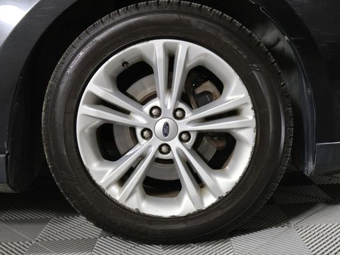 Used 2015 Ford Taurus SEL image 6
