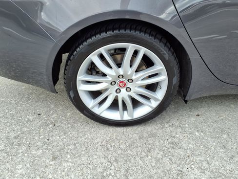 Used 2016 Jaguar XF Prestige image 26