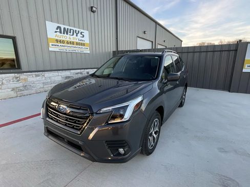 Used 2022 Subaru Forester Premium image 6