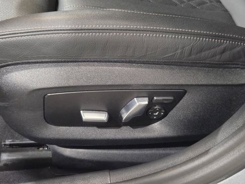 Used 2023 BMW 530e xDrive w/ Premium Package image 27