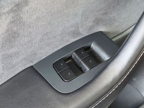 Used 2021 Tesla Model Y Performance image 25