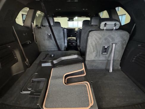 Used 2024 GMC Acadia AT4 image 32