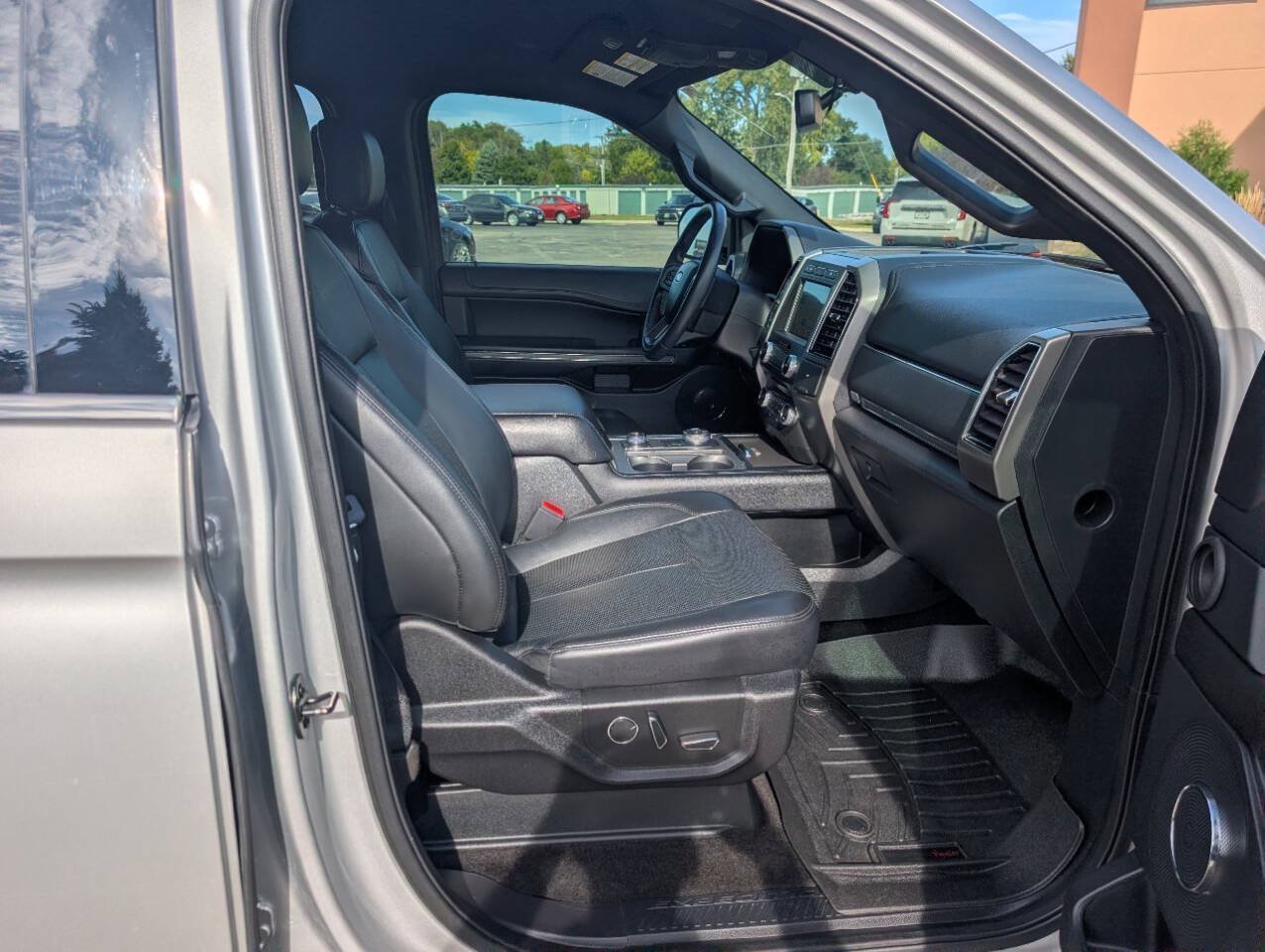 Used 2018 Ford Expedition Max XLT w/ Equipment Group 202A AWD/4WD image 10
