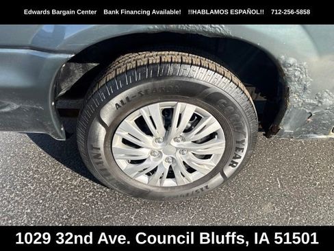 Used 2005 Chrysler Town & Country LX w/ Popular Equipment Group II FWD image 9