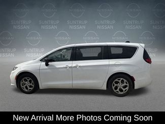 Used 2024 Chrysler Pacifica Limited video 2