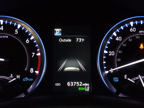 Used 2019 Toyota Highlander XLE AWD/4WD image 29