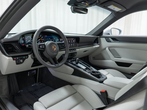 Certified 2024 Porsche 911 Carrera RWD image 4