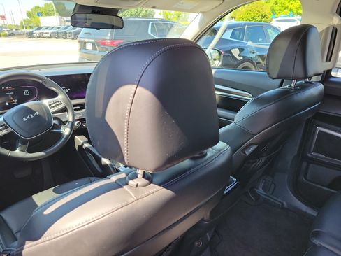 Used 2023 Kia Telluride LX FWD image 12