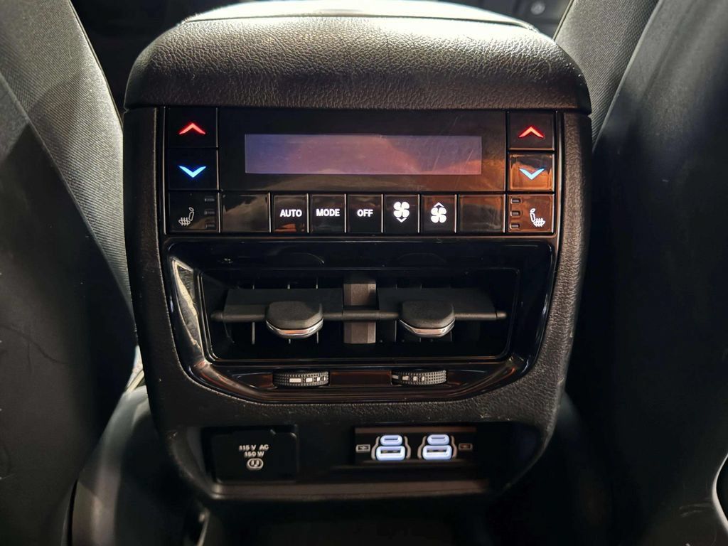 Used 2021 Jeep Grand Cherokee L Summit w/ Luxury Tech Group V AWD/4WD image 17