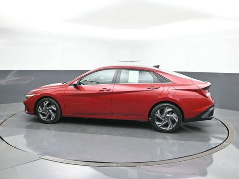 Used 2025 Hyundai Elantra SEL image 3