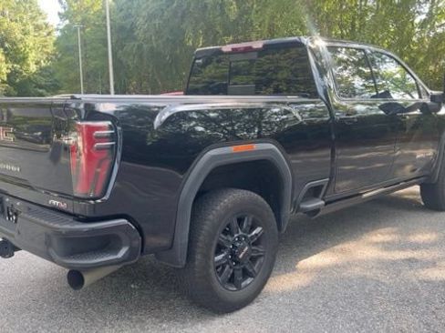 Used 2025 GMC Sierra 2500 AT4 w/ AT4 Premium Plus Package AWD/4WD image 9