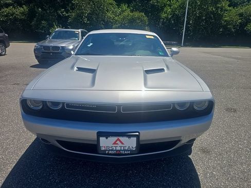 Used 2020 Dodge Challenger SXT RWD image 2