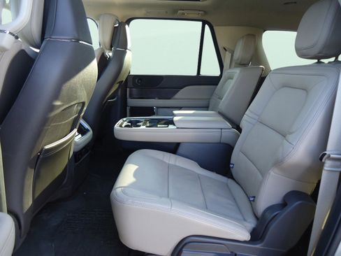Used 2024 Lincoln Navigator L Reserve image 32