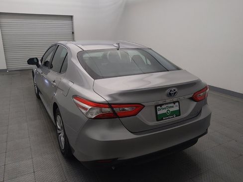 Used 2020 Toyota Camry LE image 6