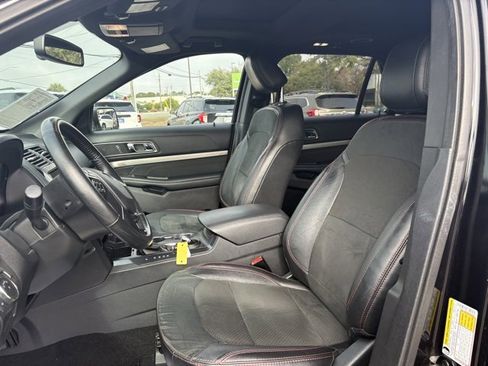Certified 2019 Ford Explorer XLT w/ Equipment Group 202A image 10