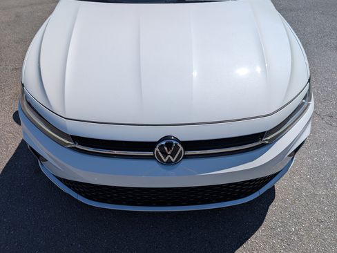 Used 2025 Volkswagen Jetta SE w/ Sunroof Package FWD image 12