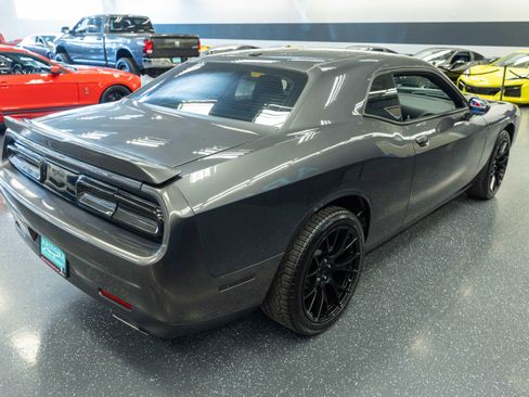 Used 2019 Dodge Challenger SXT RWD image 6