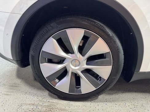 Used 2021 Tesla Model Y Long Range AWD/4WD image 25