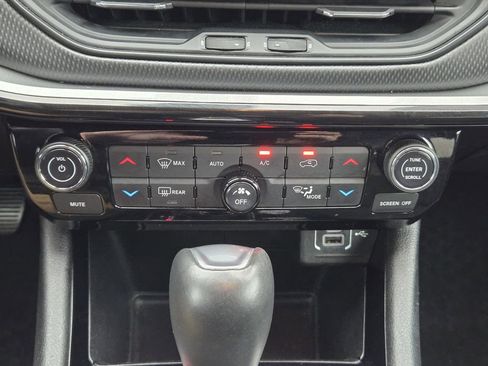 Used 2024 Jeep Compass Trailhawk AWD/4WD image 16