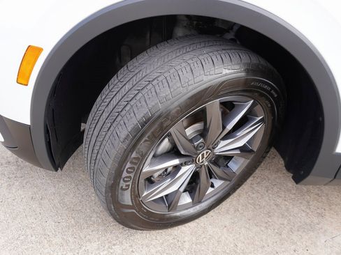 Used 2024 Volkswagen Tiguan Wolfsburg Edition image 28