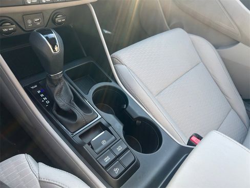 Used 2020 Hyundai Tucson SE w/ Winter Weather Package image 24