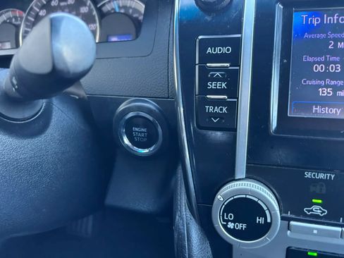 Used 2012 Toyota Camry SE w/ Convenience Pkg FWD image 19