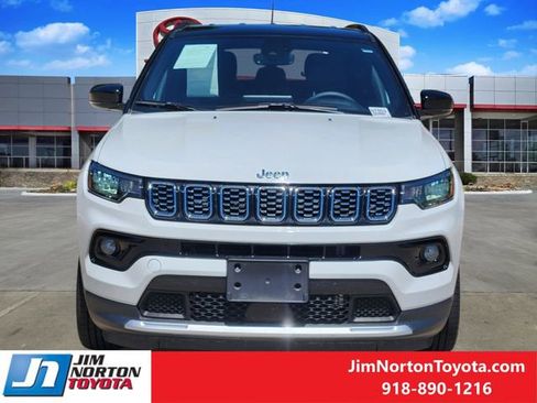 Used 2025 Jeep Compass Limited AWD/4WD image 2