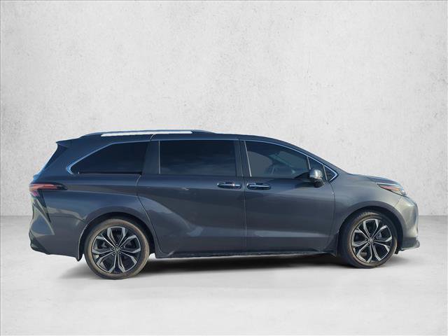 Certified 2025 Toyota Sienna Platinum FWD image 4