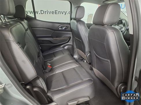 Used 2023 GMC Acadia SLT image 17