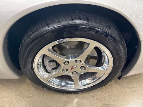 Used 2004 Chevrolet Corvette Coupe w/ Preferred Equipment Group image 29