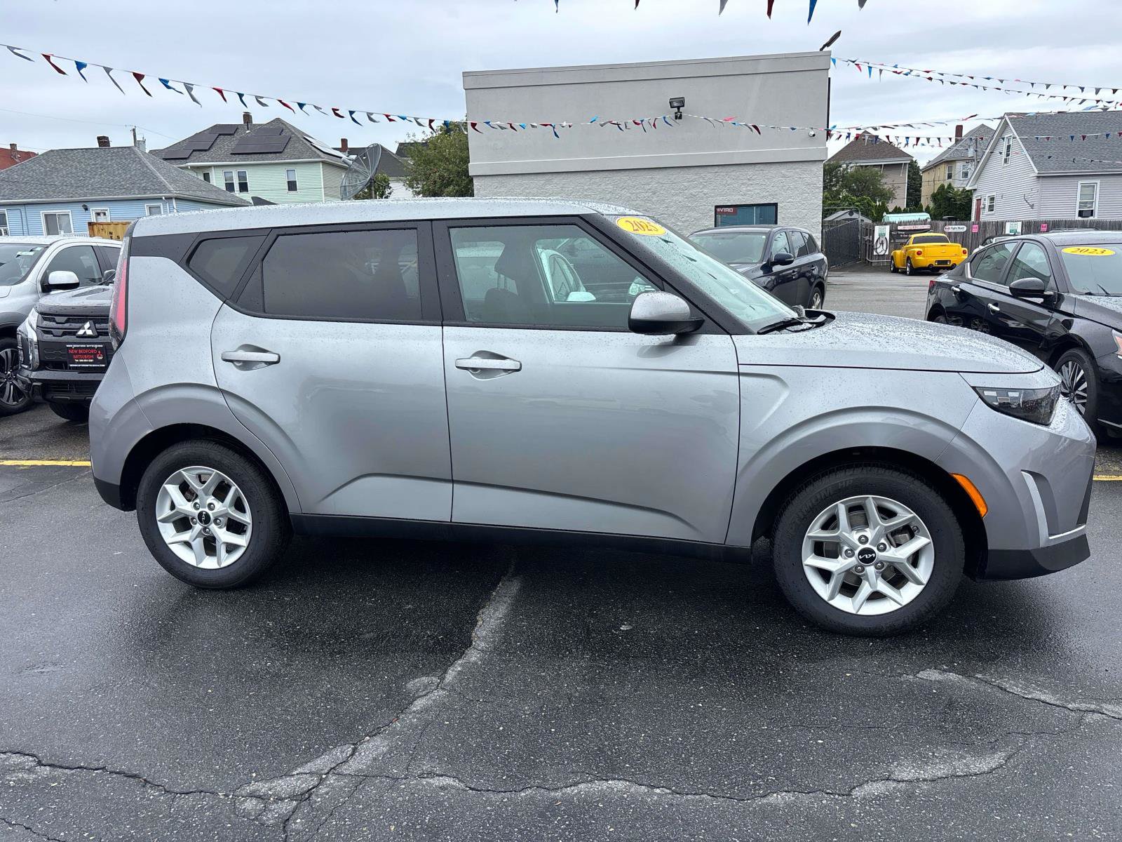 Used 2025 Kia Soul LX w/ LX Technology Package FWD image 4