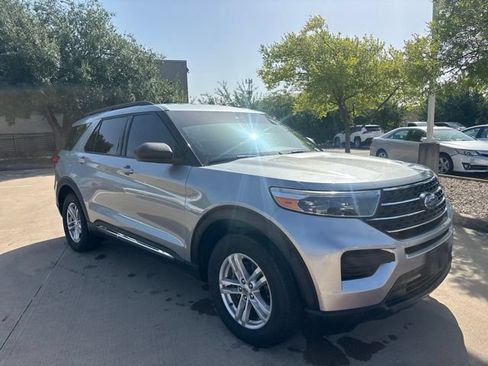 Used 2020 Ford Explorer XLT RWD image 3