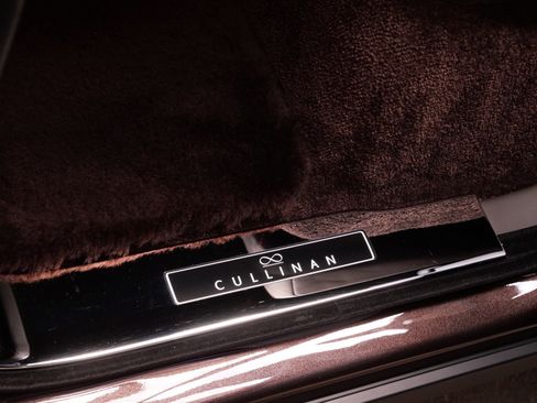 Used 2022 Rolls-Royce Cullinan Black Badge AWD/4WD image 9