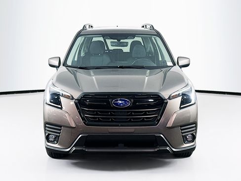 Used 2024 Subaru Forester Premium AWD/4WD image 2