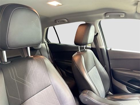 Used 2018 Chevrolet Trax LT w/ LT Convenience Package image 27