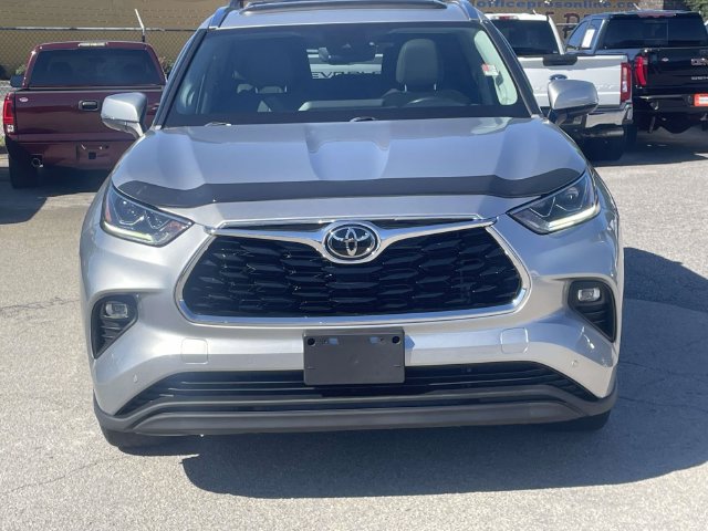 Used 2023 Toyota Highlander Limited FWD image 10