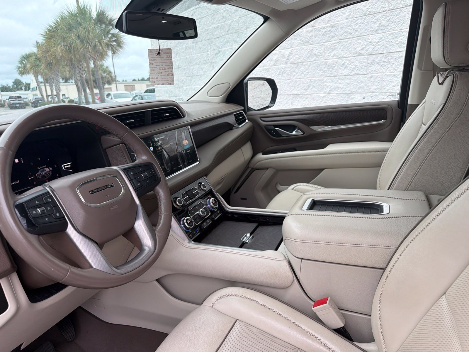 Used 2022 GMC Yukon Denali AWD/4WD image 2
