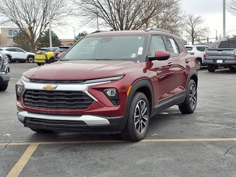 Used 2025 Chevrolet TrailBlazer LT image 2